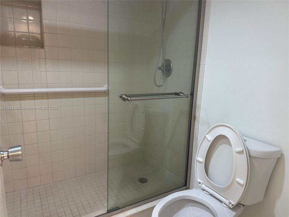 Active With Contract: $2,600 (3 beds, 2 baths, 1620 Square Feet)