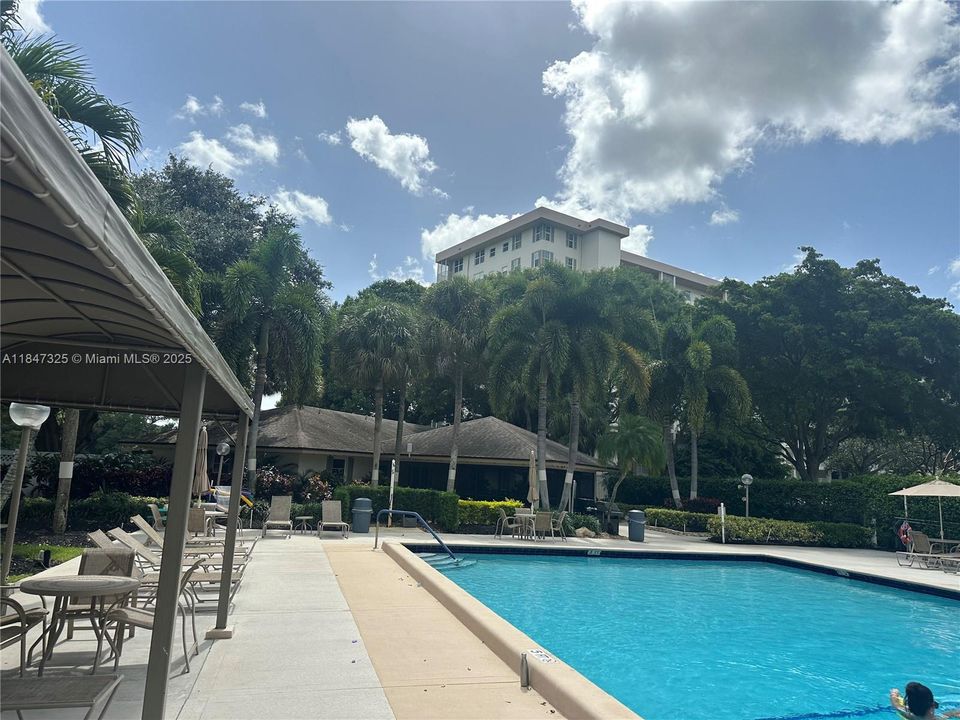 Active With Contract: $2,600 (3 beds, 2 baths, 1620 Square Feet)