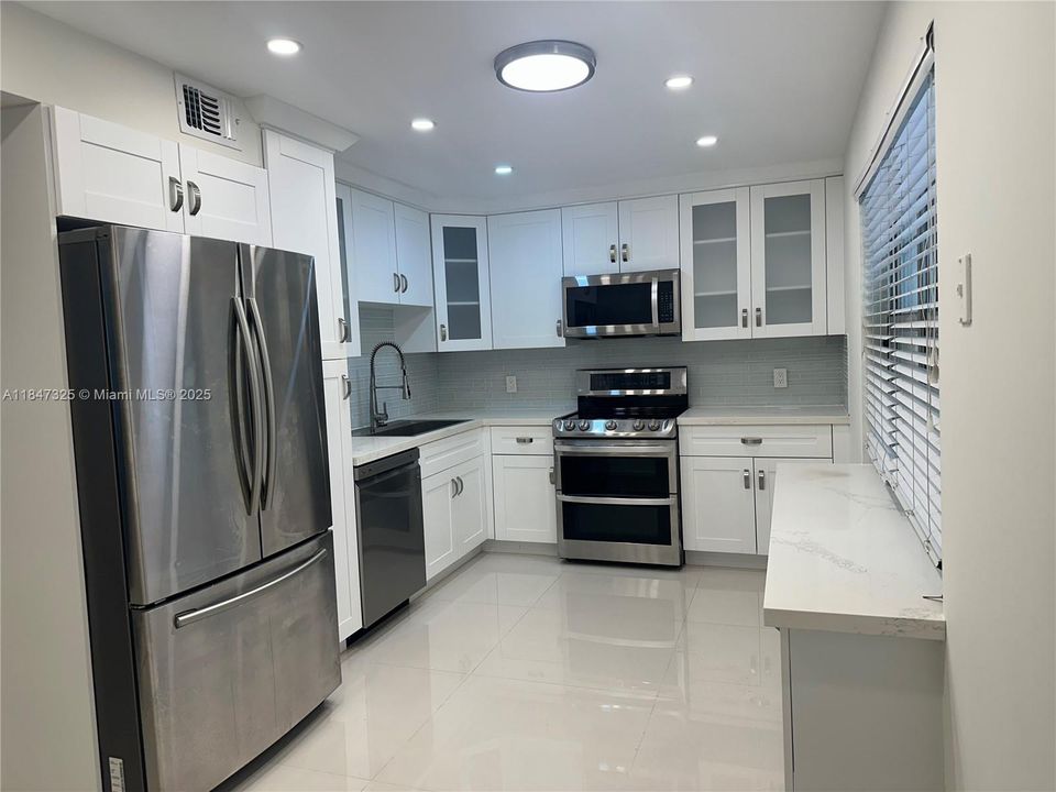 Active With Contract: $2,600 (3 beds, 2 baths, 1620 Square Feet)