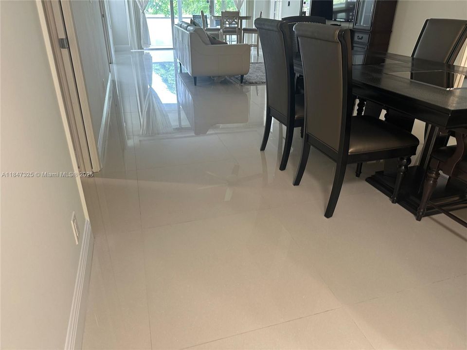 Active With Contract: $2,600 (3 beds, 2 baths, 1620 Square Feet)