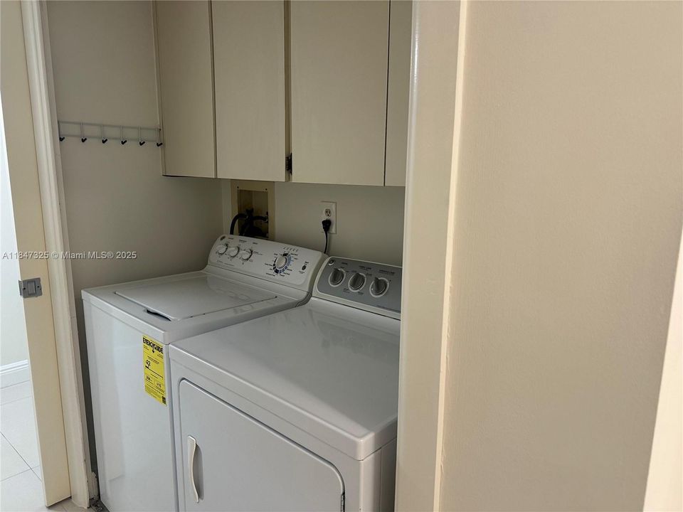 Active With Contract: $2,600 (3 beds, 2 baths, 1620 Square Feet)