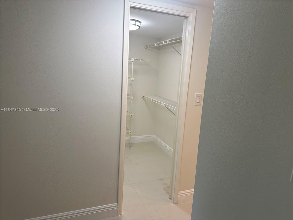 Active With Contract: $2,600 (3 beds, 2 baths, 1620 Square Feet)