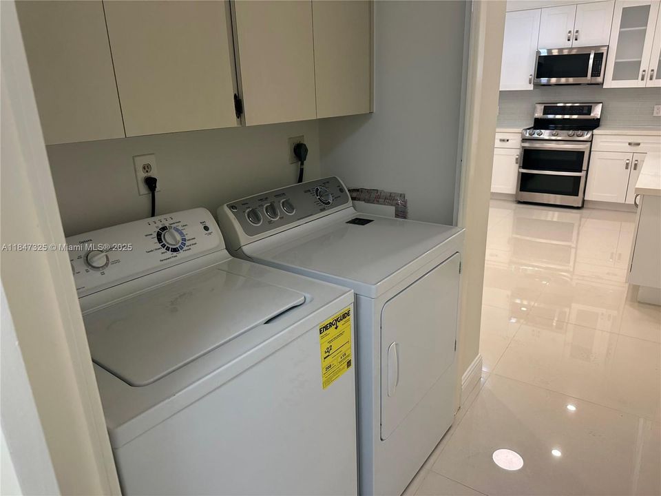 Active With Contract: $2,600 (3 beds, 2 baths, 1620 Square Feet)