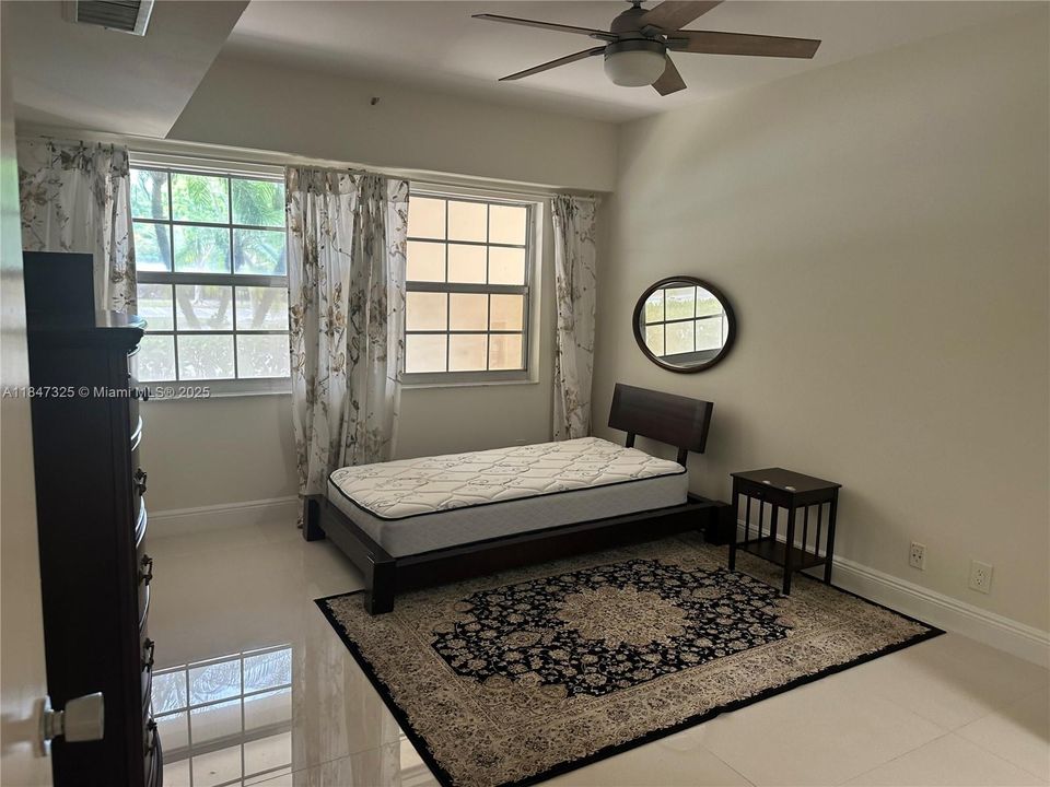 Active With Contract: $2,600 (3 beds, 2 baths, 1620 Square Feet)