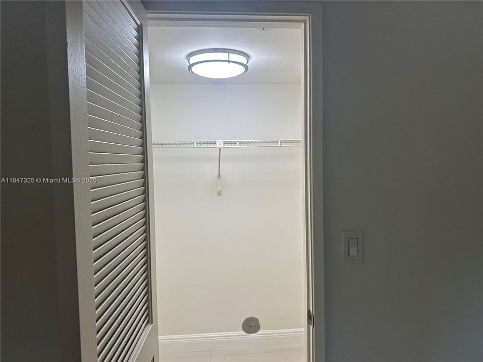 Active With Contract: $2,600 (3 beds, 2 baths, 1620 Square Feet)