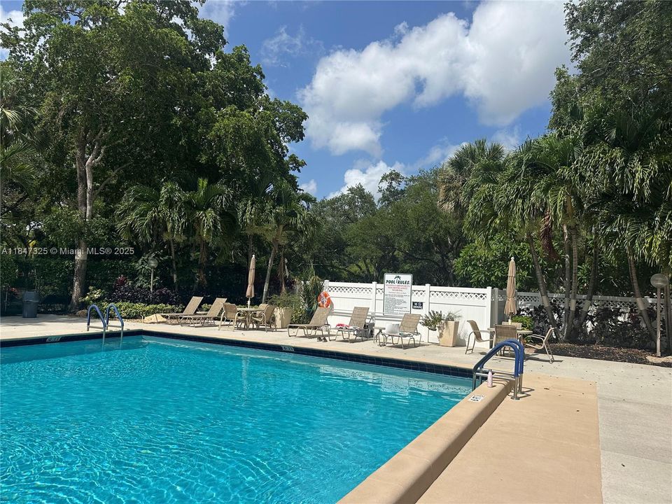 Active With Contract: $2,600 (3 beds, 2 baths, 1620 Square Feet)