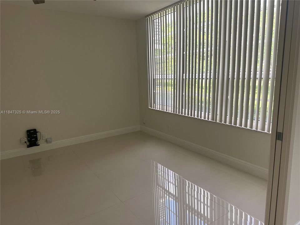 Active With Contract: $2,600 (3 beds, 2 baths, 1620 Square Feet)