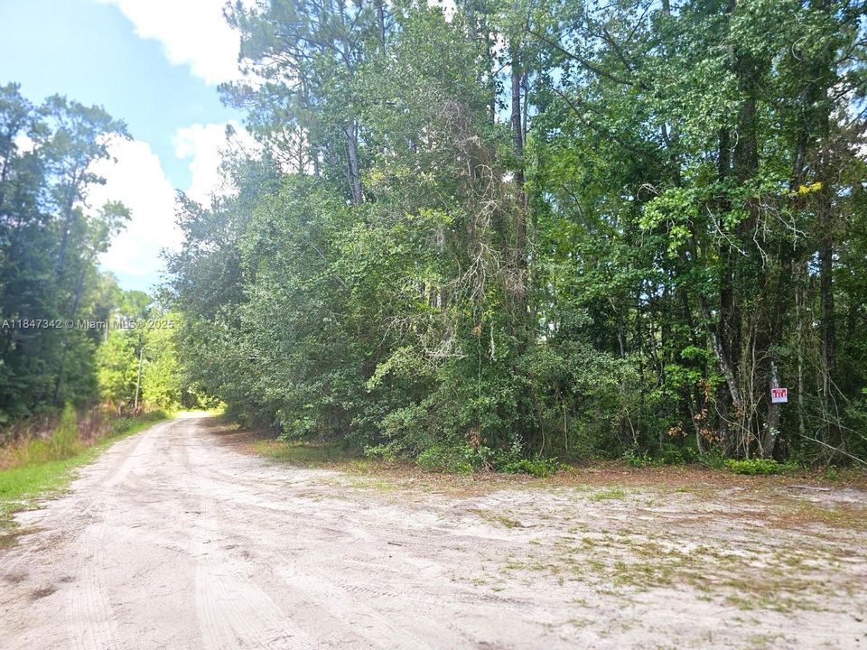 待售: $10,800 (0.28 acres)