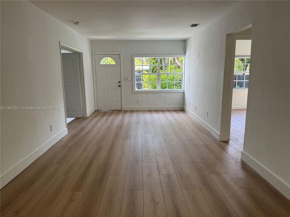Recientemente alquilado: $5,200 (3 camas, 2 baños, 1522 Pies cuadrados)