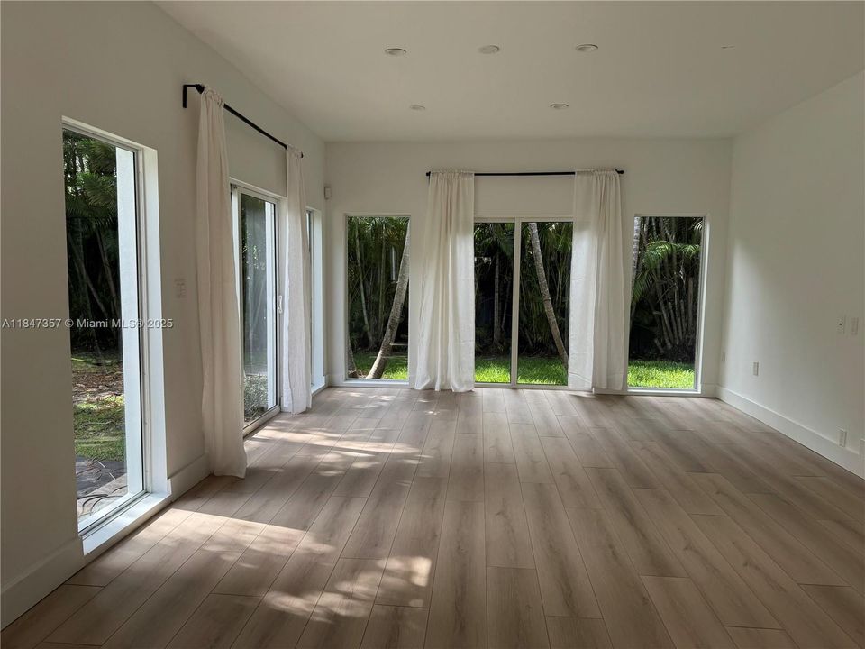 Recientemente alquilado: $5,200 (3 camas, 2 baños, 1522 Pies cuadrados)