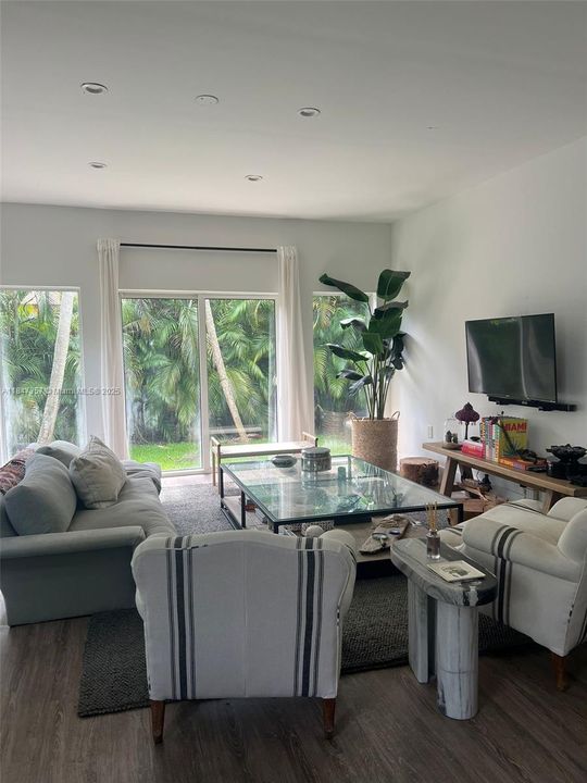 Recientemente alquilado: $5,200 (3 camas, 2 baños, 1522 Pies cuadrados)