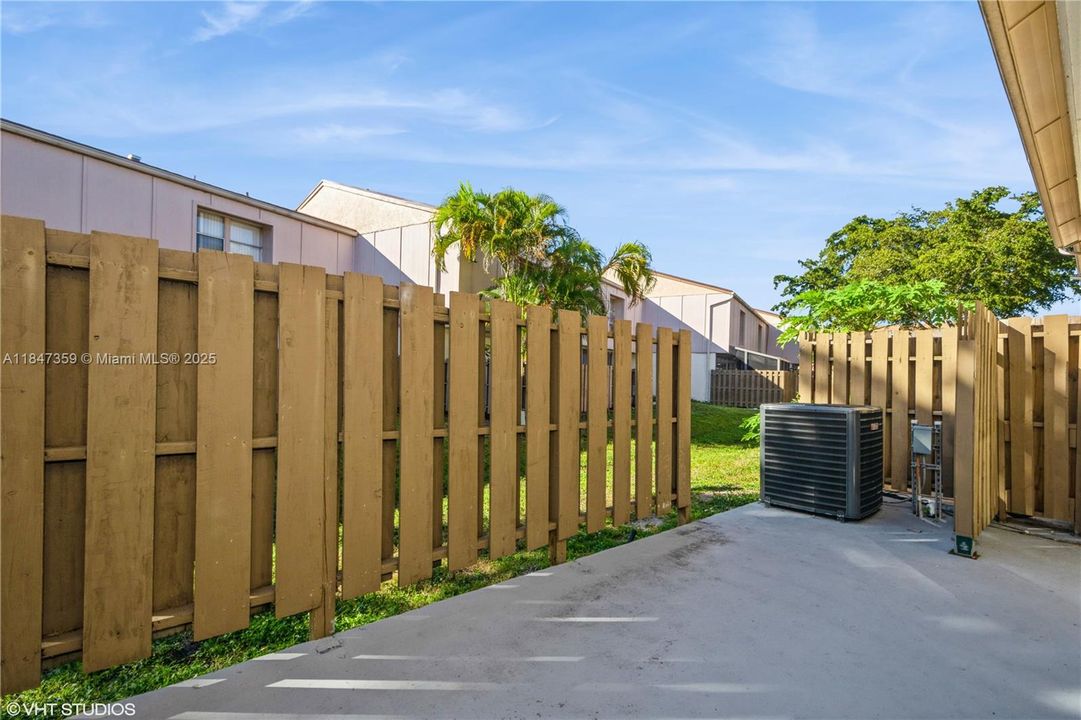 合同活跃: $194,000 (3 贝兹, 2 浴室, 1480 平方英尺)