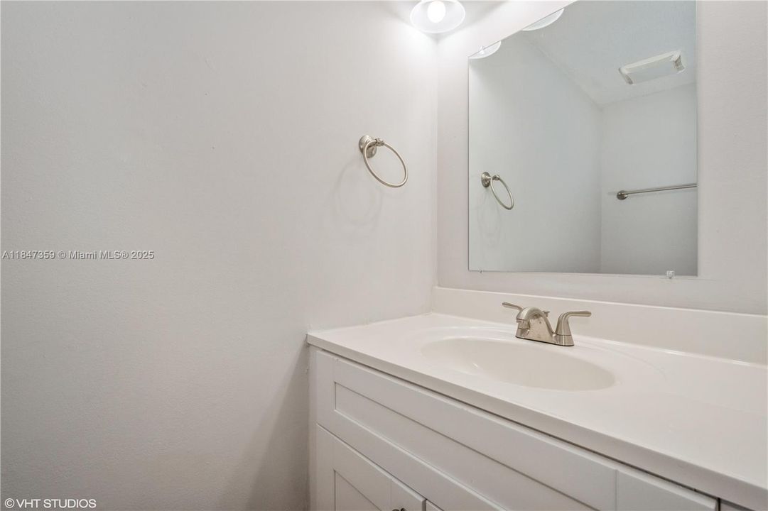 合同活跃: $194,000 (3 贝兹, 2 浴室, 1480 平方英尺)