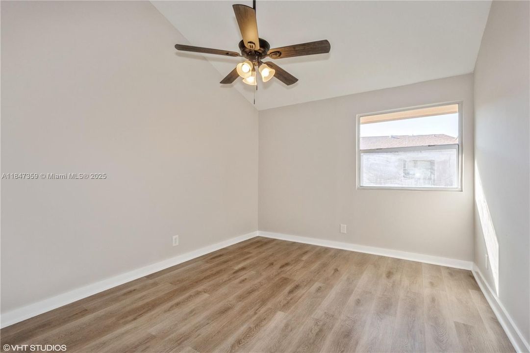 合同活跃: $194,000 (3 贝兹, 2 浴室, 1480 平方英尺)