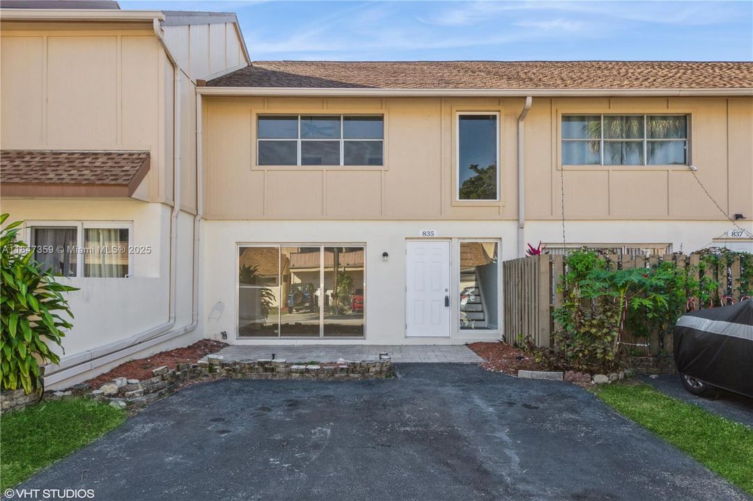 合同活跃: $194,000 (3 贝兹, 2 浴室, 1480 平方英尺)