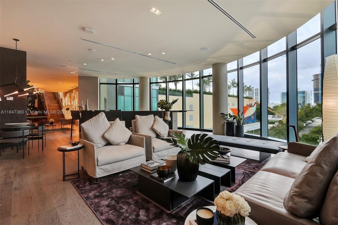 En Venta: $749,900 (1 camas, 1 baños, 706 Pies cuadrados)