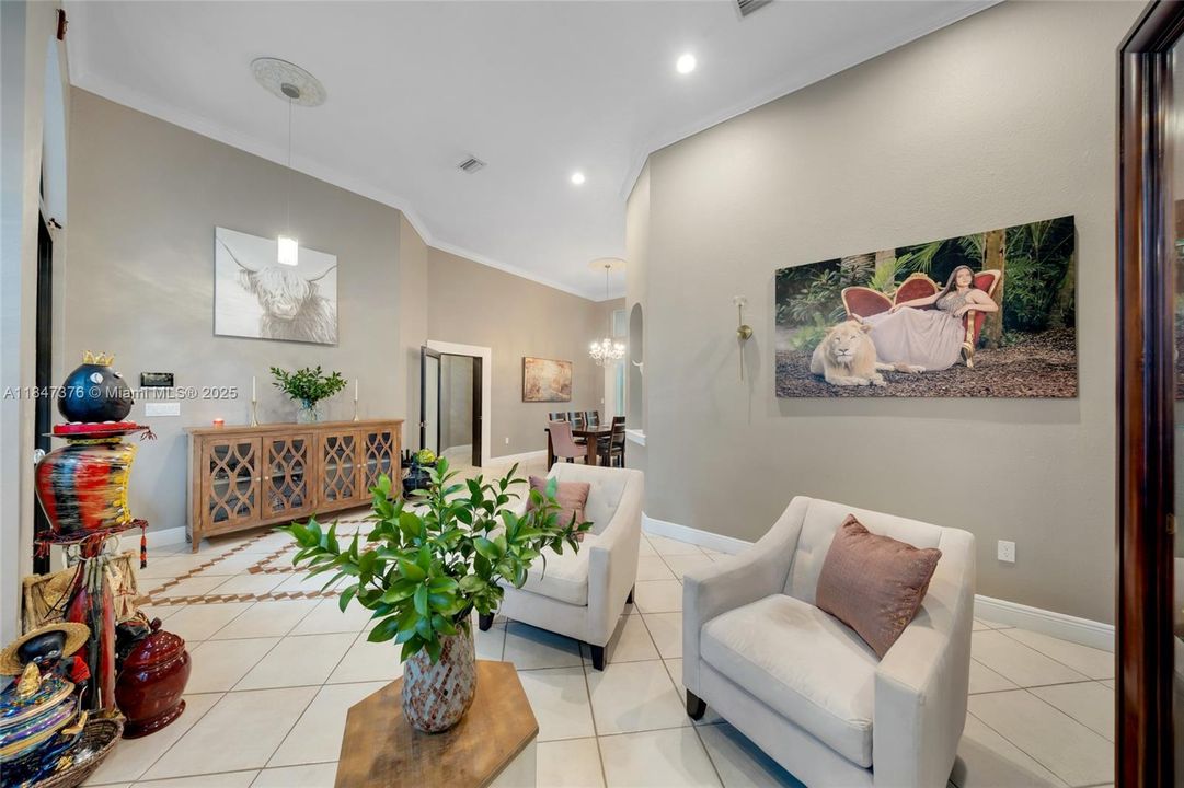 Под контрактом: $1,199,999 (4 спален, 3 ванн, 2410 Квадратных фут)