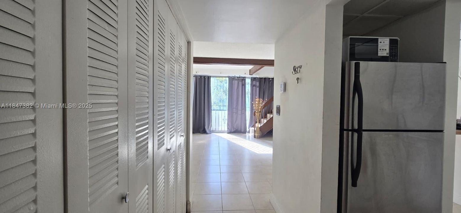 For Sale: $175,000 (1 beds, 1 baths, 777 Square Feet)