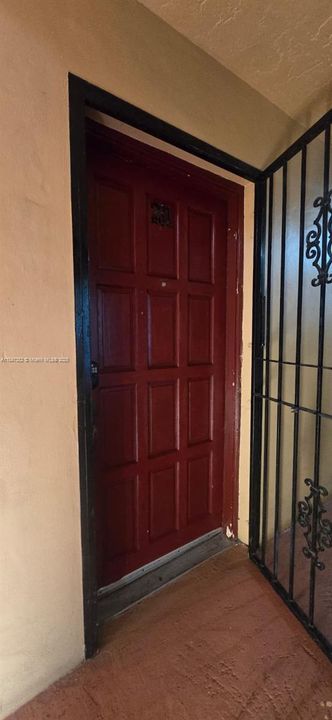 For Sale: $175,000 (1 beds, 1 baths, 777 Square Feet)