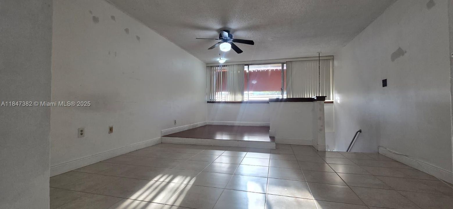 For Sale: $175,000 (1 beds, 1 baths, 777 Square Feet)