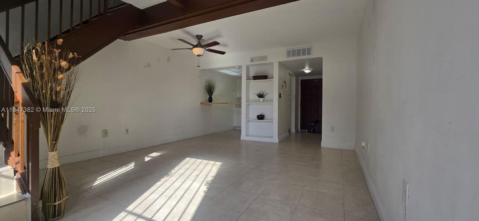 For Sale: $175,000 (1 beds, 1 baths, 777 Square Feet)