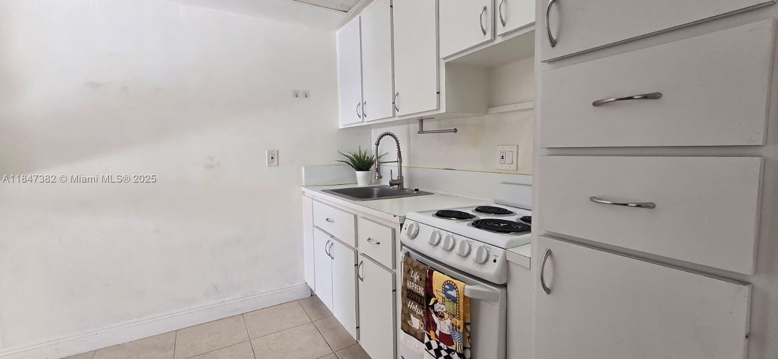 For Sale: $175,000 (1 beds, 1 baths, 777 Square Feet)