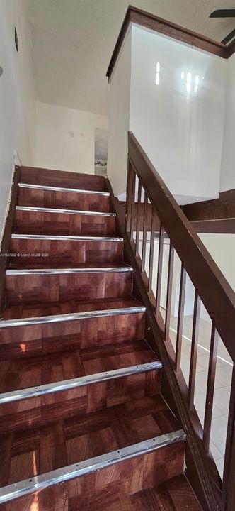 For Sale: $175,000 (1 beds, 1 baths, 777 Square Feet)