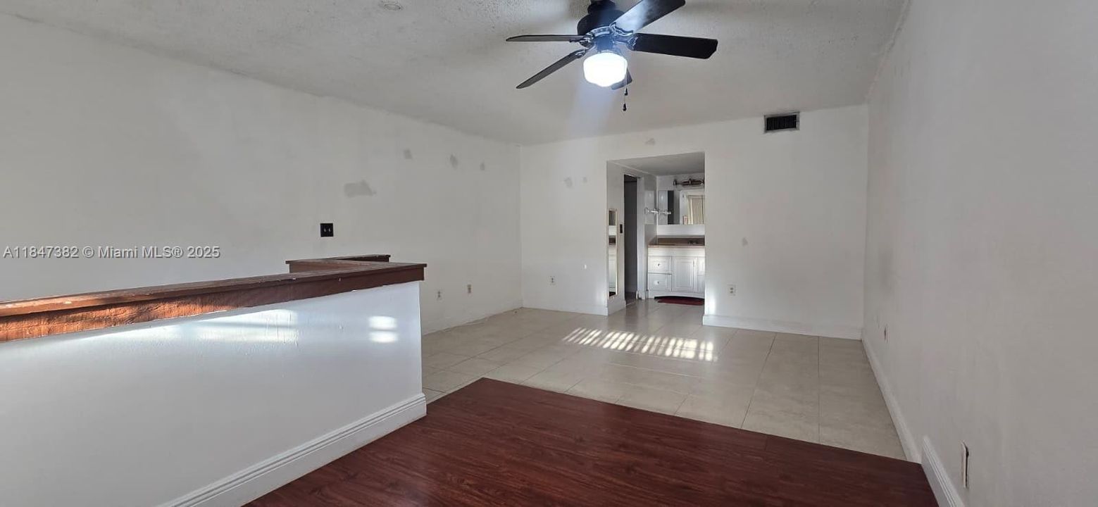 For Sale: $175,000 (1 beds, 1 baths, 777 Square Feet)