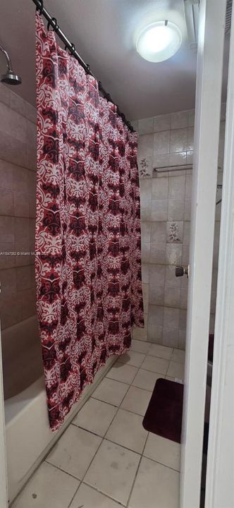 For Sale: $175,000 (1 beds, 1 baths, 777 Square Feet)