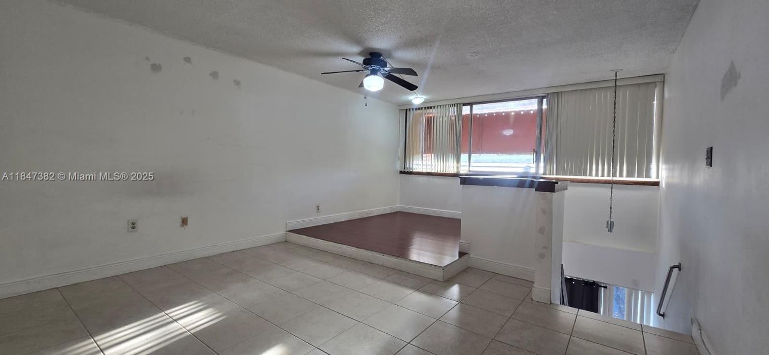 For Sale: $175,000 (1 beds, 1 baths, 777 Square Feet)