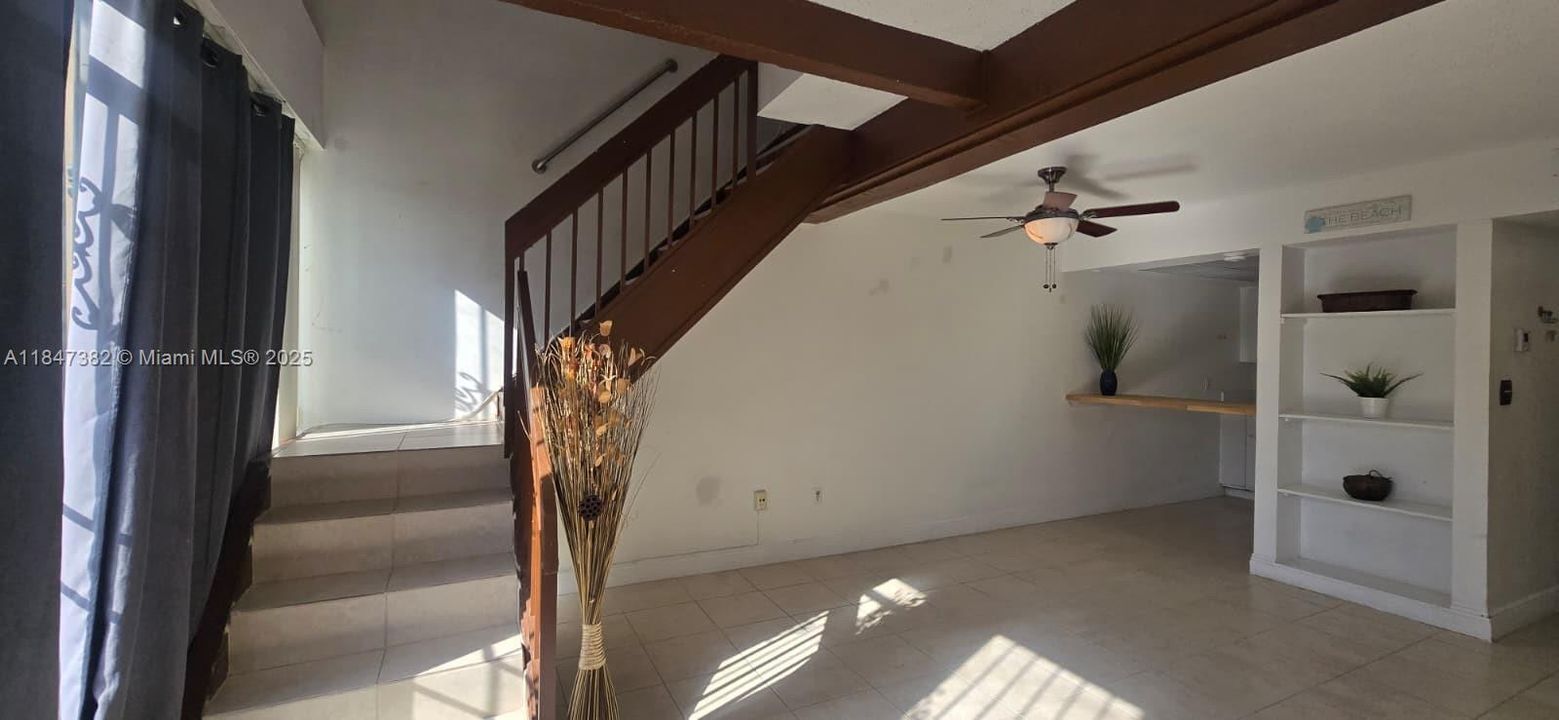 For Sale: $175,000 (1 beds, 1 baths, 777 Square Feet)