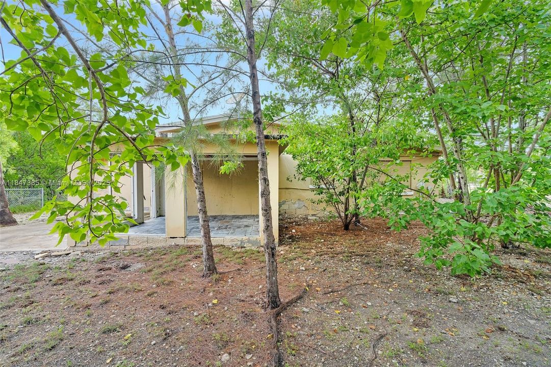 最近售出: $285,000 (2 贝兹, 1 浴室, 1073 平方英尺)