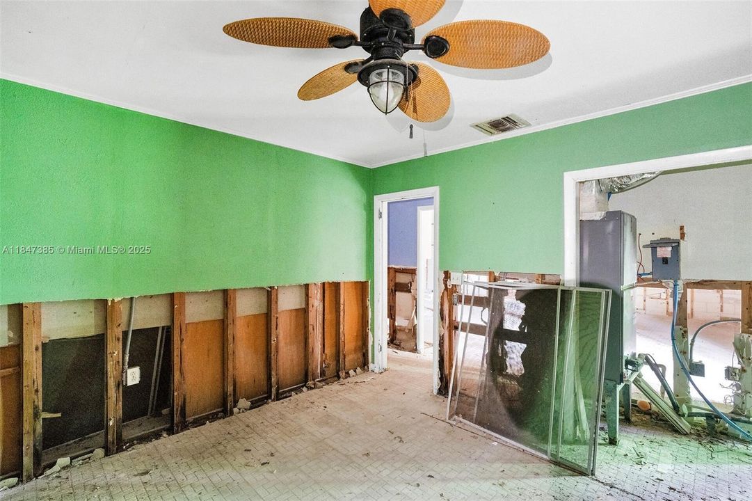 最近售出: $285,000 (2 贝兹, 1 浴室, 1073 平方英尺)