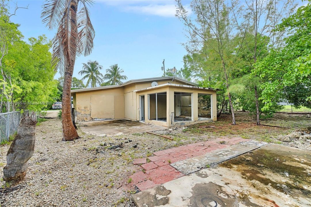 最近售出: $285,000 (2 贝兹, 1 浴室, 1073 平方英尺)