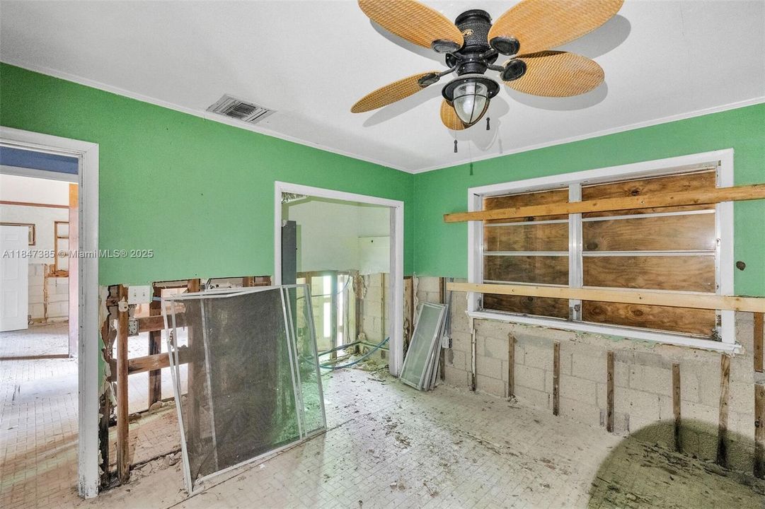 最近售出: $285,000 (2 贝兹, 1 浴室, 1073 平方英尺)