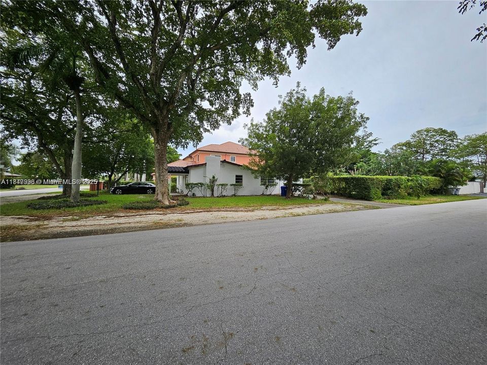 Active With Contract: $649,000 (4 beds, 2 baths, 1036 Square Feet)