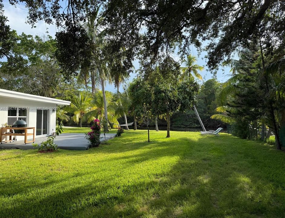 For Sale: $2,190,000 (3 beds, 2 baths, 1394 Square Feet)