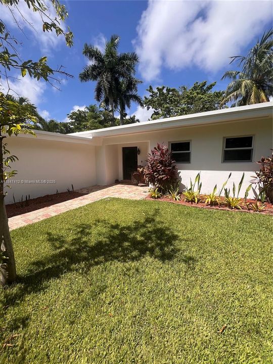 For Sale: $2,190,000 (3 beds, 2 baths, 1394 Square Feet)