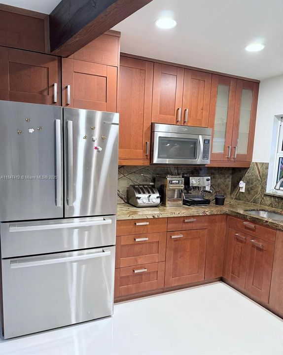 For Sale: $2,190,000 (3 beds, 2 baths, 1394 Square Feet)