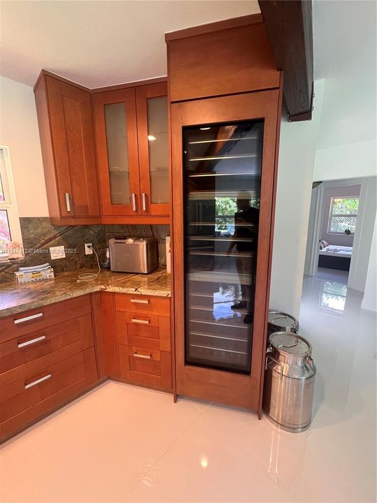 For Sale: $2,190,000 (3 beds, 2 baths, 1394 Square Feet)