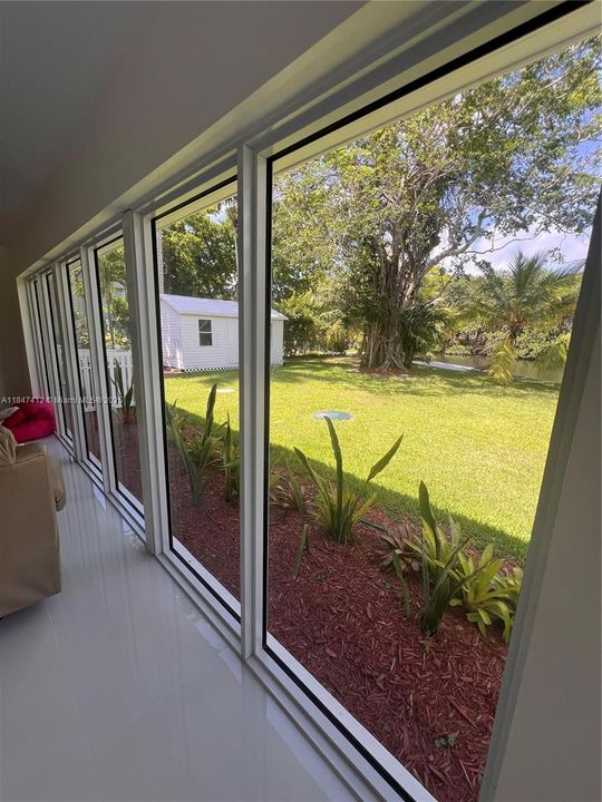 For Sale: $2,190,000 (3 beds, 2 baths, 1394 Square Feet)