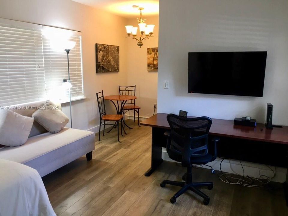 Недавно арендовано: $1,800 (0 спален, 1 ванн, 440 Квадратных фут)