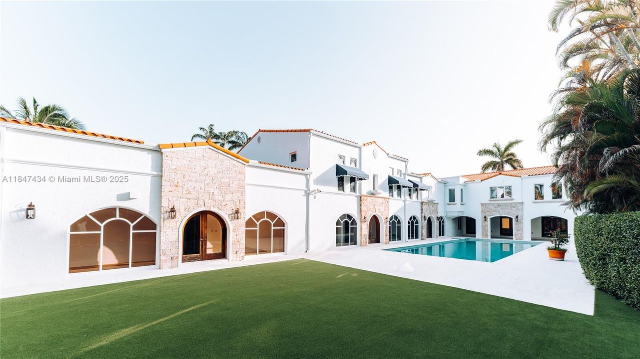 For Sale: $12,999,999 (7 beds, 10 baths, 10706 Square Feet)