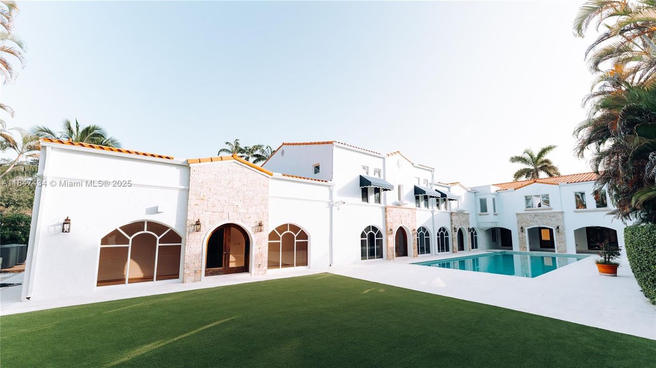 For Sale: $12,999,999 (7 beds, 10 baths, 10706 Square Feet)