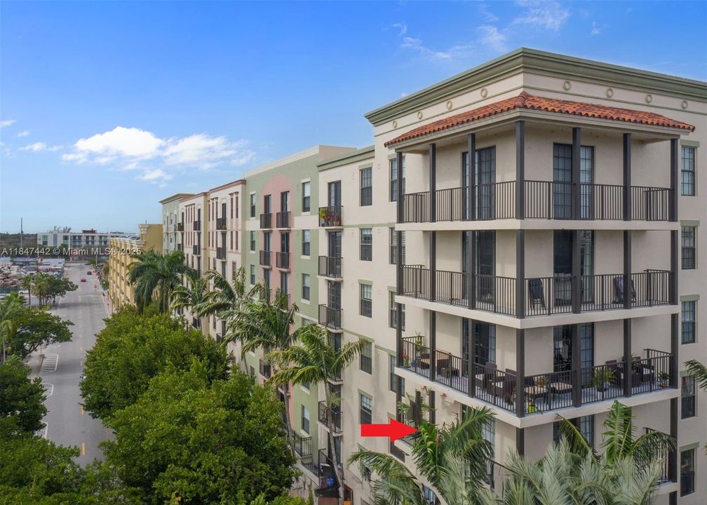 合同活跃: $2,600 (2 贝兹, 2 浴室, 1280 平方英尺)