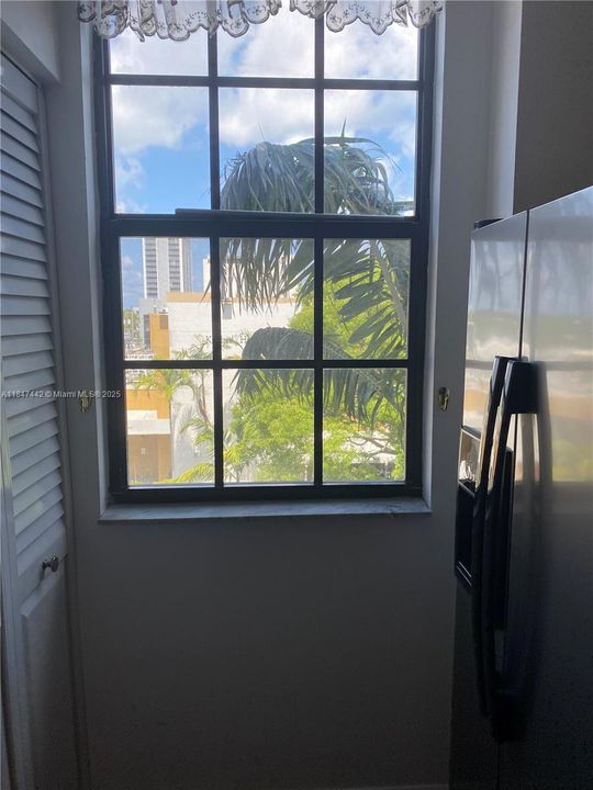 合同活跃: $2,600 (2 贝兹, 2 浴室, 1280 平方英尺)