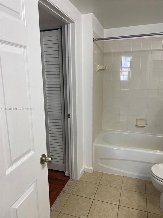 合同活跃: $2,600 (2 贝兹, 2 浴室, 1280 平方英尺)