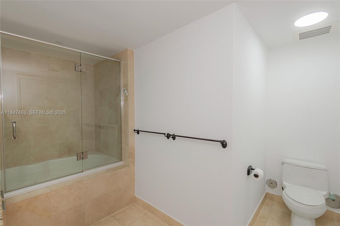 For Sale: $999,000 (3 beds, 3 baths, 1571 Square Feet)