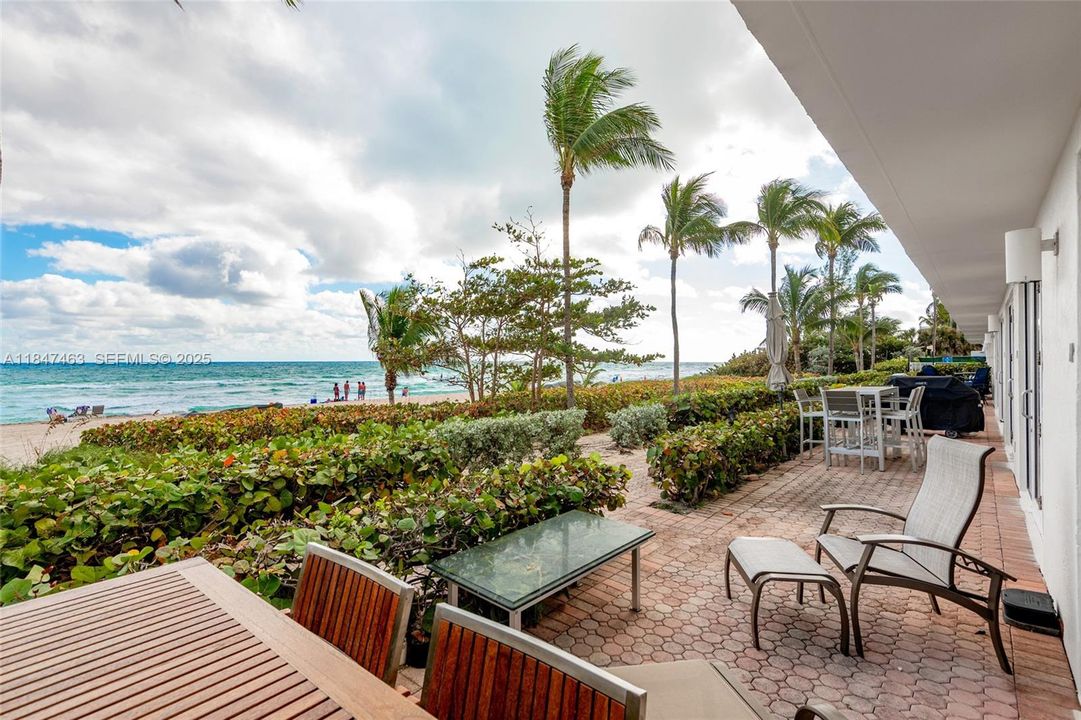 For Sale: $999,000 (3 beds, 3 baths, 1571 Square Feet)