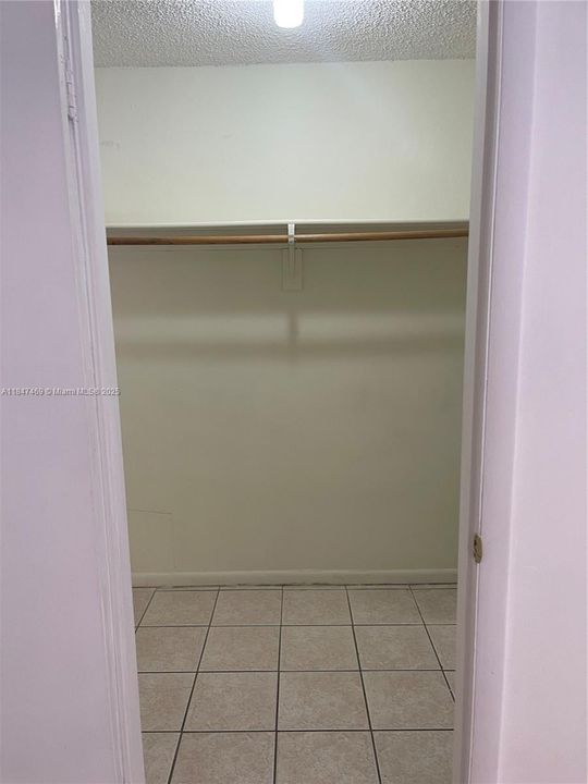 Activo con contrato: $199,999 (2 camas, 1 baños, 998 Pies cuadrados)